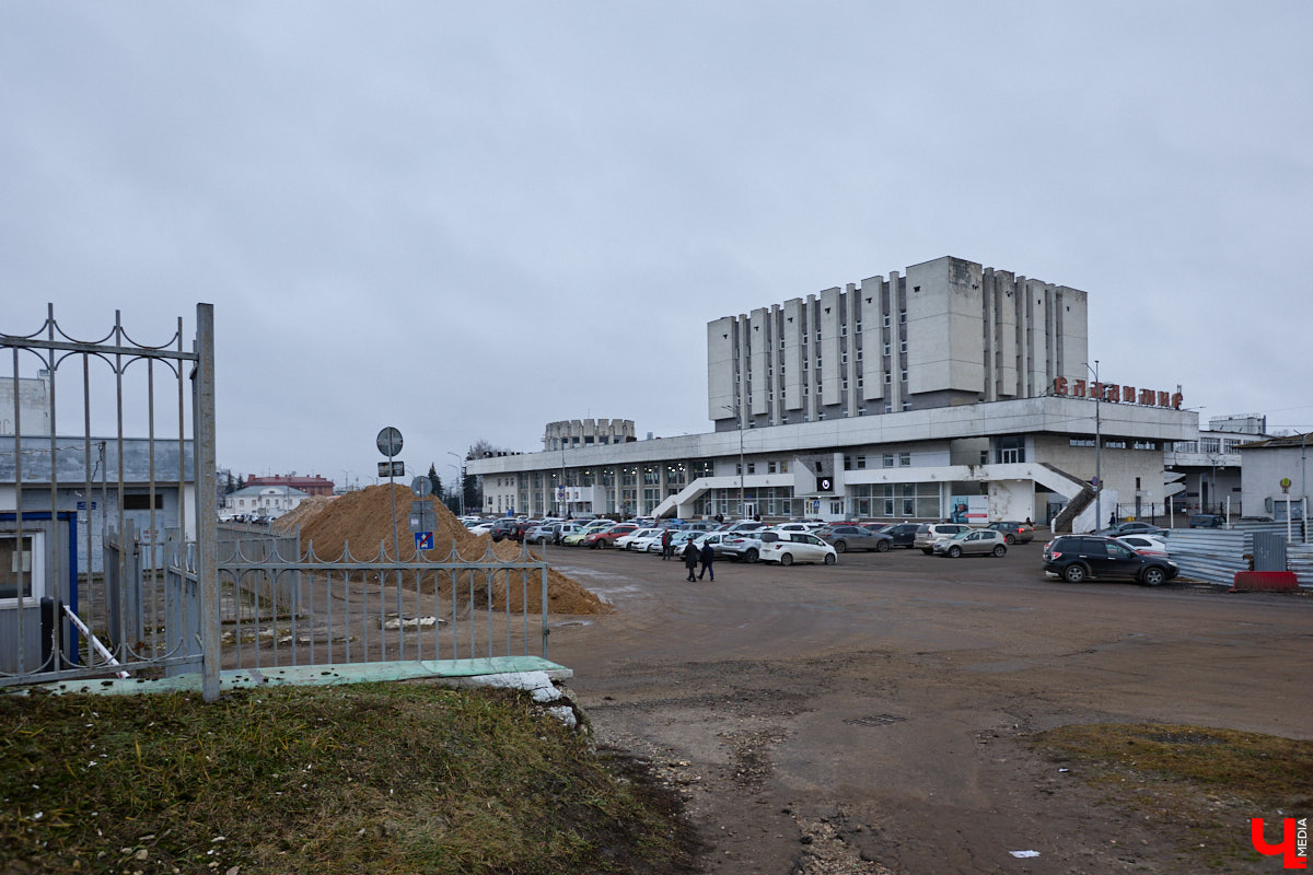 В минувшем году во Владимире было претворено в жизнь, полностью или только частично, немало идей, на которые явно не поскупились. Еще бы: стоит их воплощение от ста миллионов рублей и выше. «Ключ-Медиа» составил подборку самых дорогих проектов уходящего года.