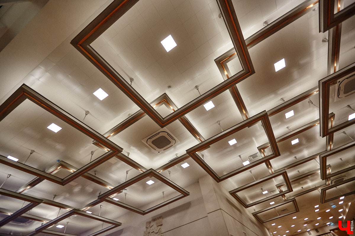 В минувшем году во Владимире было претворено в жизнь, полностью или только частично, немало идей, на которые явно не поскупились. Еще бы: стоит их воплощение от ста миллионов рублей и выше. «Ключ-Медиа» составил подборку самых дорогих проектов уходящего года.