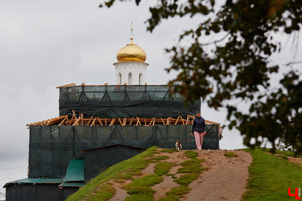 В минувшем году во Владимире было претворено в жизнь, полностью или только частично, немало идей, на которые явно не поскупились. Еще бы: стоит их воплощение от ста миллионов рублей и выше. «Ключ-Медиа» составил подборку самых дорогих проектов уходящего года.