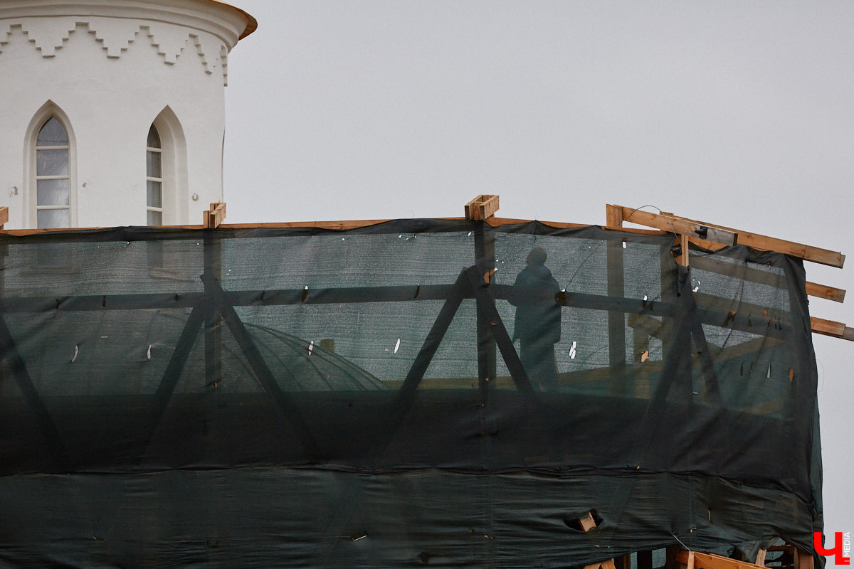 В минувшем году во Владимире было претворено в жизнь, полностью или только частично, немало идей, на которые явно не поскупились. Еще бы: стоит их воплощение от ста миллионов рублей и выше. «Ключ-Медиа» составил подборку самых дорогих проектов уходящего года.