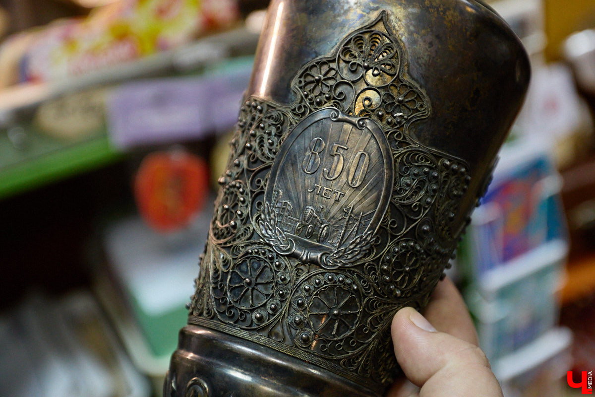 23 и 24 августа 1958 года город Владимир отмечал 850-летний юбилей. Готовились к нему основательно, потому и сувениров, напоминающих о важной дате, сохранилось немало. Часть из них находится в коллекции Михаила Самойлова, а вместе с ней и другие трофеи, от которых может «триггернуть» или «флэшбекнуть».