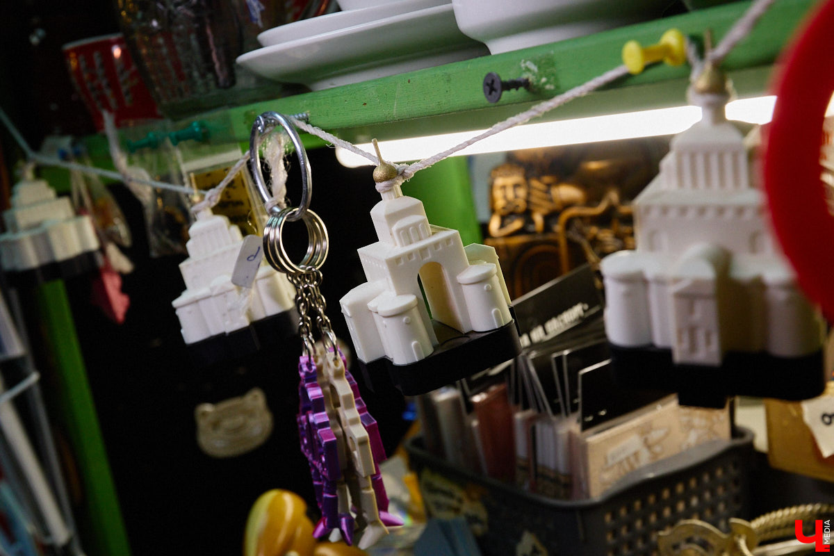 23 и 24 августа 1958 года город Владимир отмечал 850-летний юбилей. Готовились к нему основательно, потому и сувениров, напоминающих о важной дате, сохранилось немало. Часть из них находится в коллекции Михаила Самойлова, а вместе с ней и другие трофеи, от которых может «триггернуть» или «флэшбекнуть».