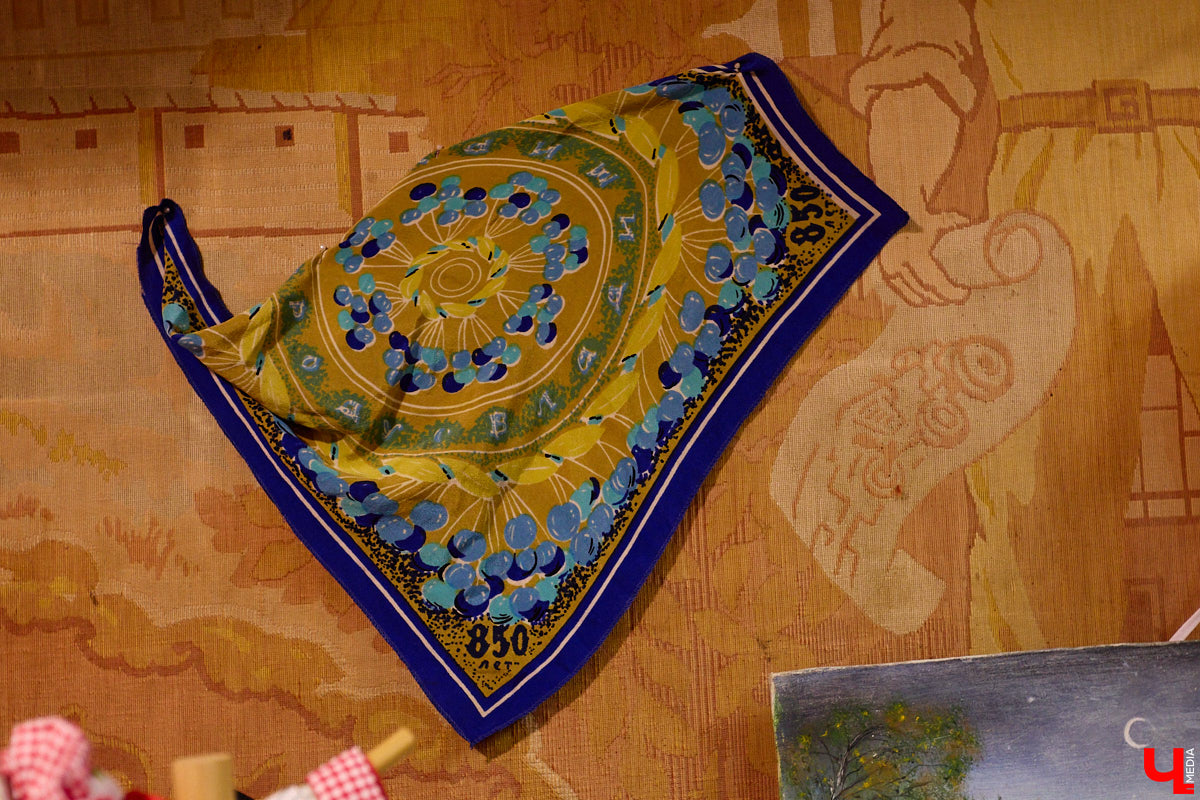 23 и 24 августа 1958 года город Владимир отмечал 850-летний юбилей. Готовились к нему основательно, потому и сувениров, напоминающих о важной дате, сохранилось немало. Часть из них находится в коллекции Михаила Самойлова, а вместе с ней и другие трофеи, от которых может «триггернуть» или «флэшбекнуть».