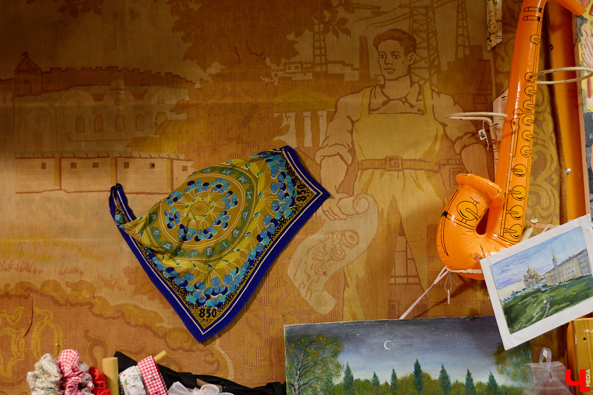 23 и 24 августа 1958 года город Владимир отмечал 850-летний юбилей. Готовились к нему основательно, потому и сувениров, напоминающих о важной дате, сохранилось немало. Часть из них находится в коллекции Михаила Самойлова, а вместе с ней и другие трофеи, от которых может «триггернуть» или «флэшбекнуть».