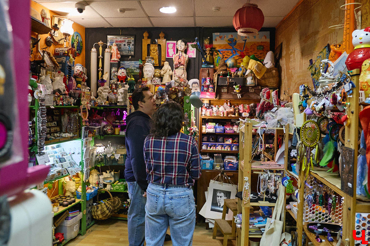 23 и 24 августа 1958 года город Владимир отмечал 850-летний юбилей. Готовились к нему основательно, потому и сувениров, напоминающих о важной дате, сохранилось немало. Часть из них находится в коллекции Михаила Самойлова, а вместе с ней и другие трофеи, от которых может «триггернуть» или «флэшбекнуть».