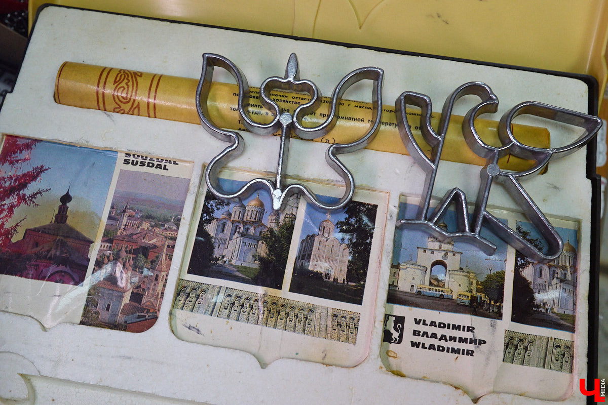 23 и 24 августа 1958 года город Владимир отмечал 850-летний юбилей. Готовились к нему основательно, потому и сувениров, напоминающих о важной дате, сохранилось немало. Часть из них находится в коллекции Михаила Самойлова, а вместе с ней и другие трофеи, от которых может «триггернуть» или «флэшбекнуть».