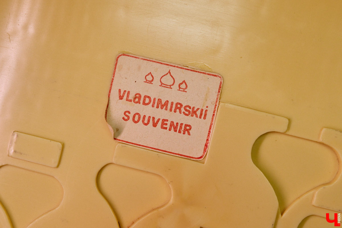 23 и 24 августа 1958 года город Владимир отмечал 850-летний юбилей. Готовились к нему основательно, потому и сувениров, напоминающих о важной дате, сохранилось немало. Часть из них находится в коллекции Михаила Самойлова, а вместе с ней и другие трофеи, от которых может «триггернуть» или «флэшбекнуть».