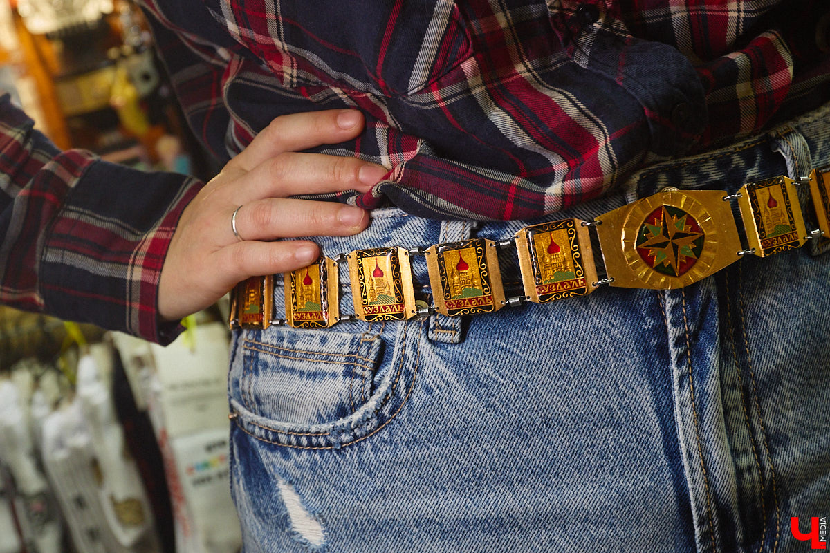 23 и 24 августа 1958 года город Владимир отмечал 850-летний юбилей. Готовились к нему основательно, потому и сувениров, напоминающих о важной дате, сохранилось немало. Часть из них находится в коллекции Михаила Самойлова, а вместе с ней и другие трофеи, от которых может «триггернуть» или «флэшбекнуть».