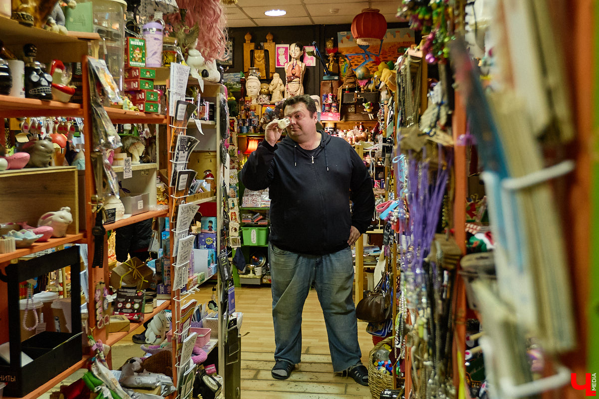 23 и 24 августа 1958 года город Владимир отмечал 850-летний юбилей. Готовились к нему основательно, потому и сувениров, напоминающих о важной дате, сохранилось немало. Часть из них находится в коллекции Михаила Самойлова, а вместе с ней и другие трофеи, от которых может «триггернуть» или «флэшбекнуть».