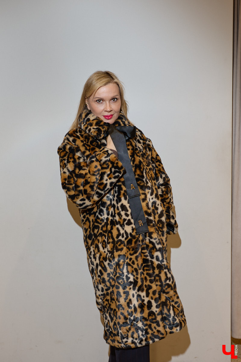 Slavic core распространяется с бешеной скоростью по всему миру. Девушки из разных стран примеряют образ роковой женщины в шубе, шапке-ушанке и шерстяных варежках. В России он, конечно же, особенно популярен. Однако как составить зимний аутфит по всем модным канонам? В этом вопросе нам помогла разобраться стилист Анна Трубова.