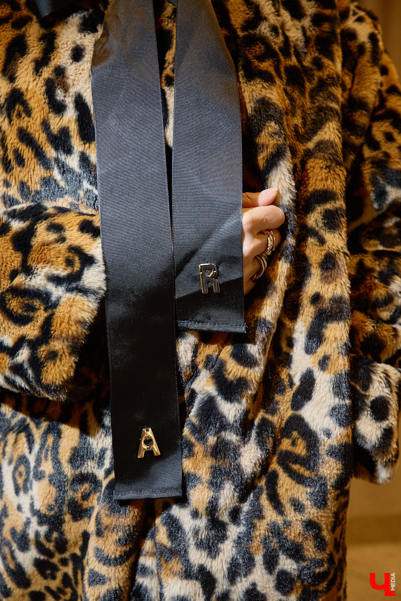 Slavic core распространяется с бешеной скоростью по всему миру. Девушки из разных стран примеряют образ роковой женщины в шубе, шапке-ушанке и шерстяных варежках. В России он, конечно же, особенно популярен. Однако как составить зимний аутфит по всем модным канонам? В этом вопросе нам помогла разобраться стилист Анна Трубова.