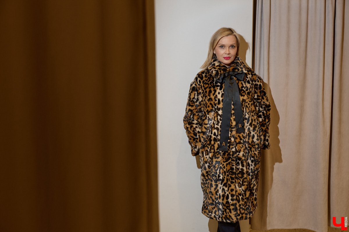 Slavic core распространяется с бешеной скоростью по всему миру. Девушки из разных стран примеряют образ роковой женщины в шубе, шапке-ушанке и шерстяных варежках. В России он, конечно же, особенно популярен. Однако как составить зимний аутфит по всем модным канонам? В этом вопросе нам помогла разобраться стилист Анна Трубова.