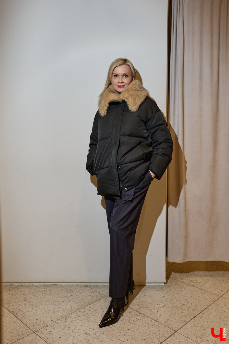 Slavic core распространяется с бешеной скоростью по всему миру. Девушки из разных стран примеряют образ роковой женщины в шубе, шапке-ушанке и шерстяных варежках. В России он, конечно же, особенно популярен. Однако как составить зимний аутфит по всем модным канонам? В этом вопросе нам помогла разобраться стилист Анна Трубова.