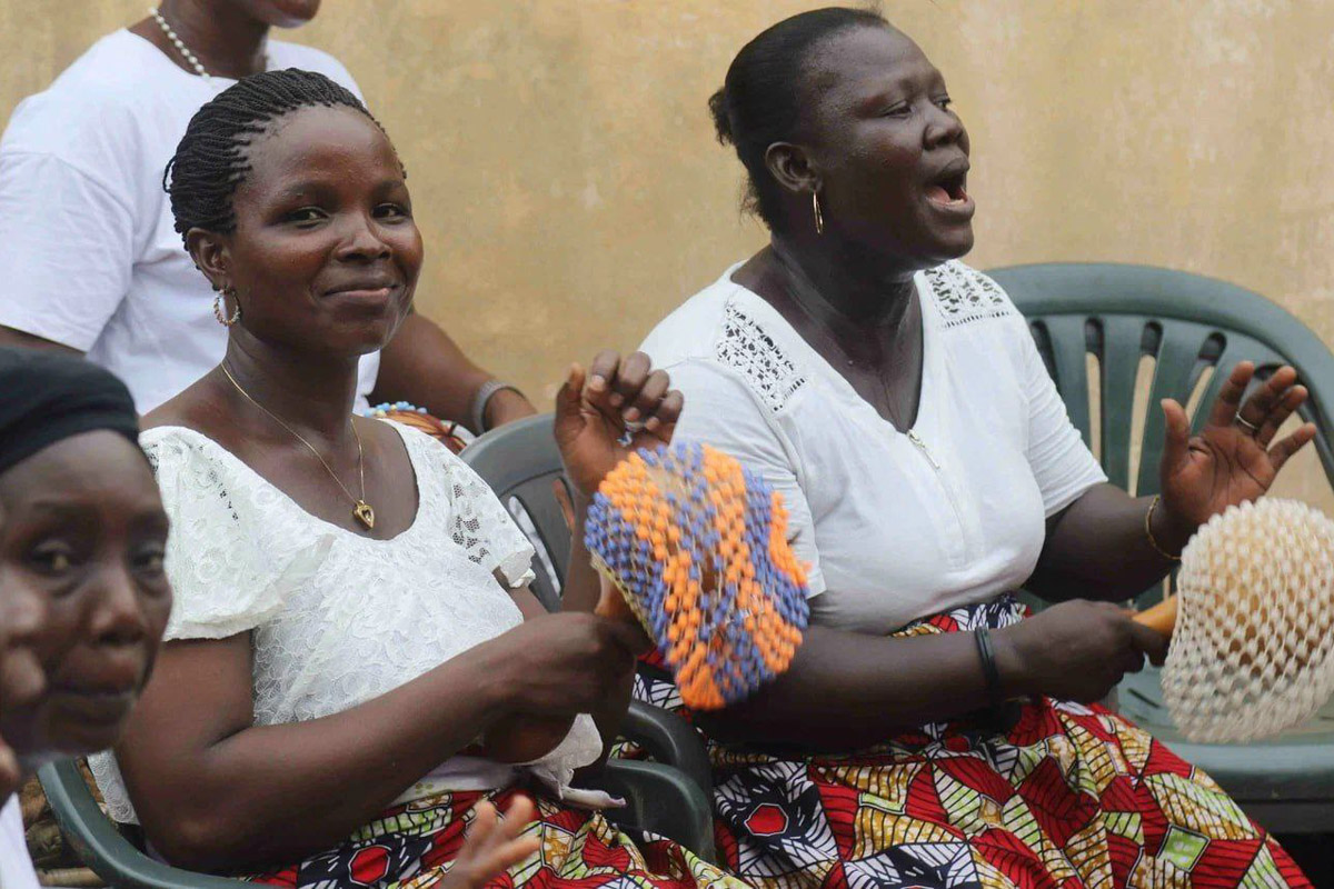 Туда, где Андрей Дубровский прожил три месяца, толпы туристов не текут. Да и сам владимирец отправился в Западную Африку не в статусе отдыхающего. Свое рабочее турне по Того и Бенину путешественник сравнивает с экспедицией из бумажных тревел-журналов вроде Geo и «Вокруг света». Всё вышло очень натурально и, конечно, не без трудностей.