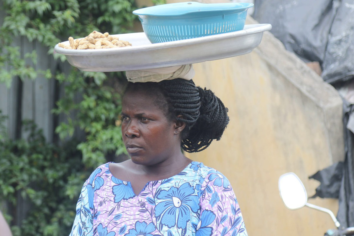 Туда, где Андрей Дубровский прожил три месяца, толпы туристов не текут. Да и сам владимирец отправился в Западную Африку не в статусе отдыхающего. Свое рабочее турне по Того и Бенину путешественник сравнивает с экспедицией из бумажных тревел-журналов вроде Geo и «Вокруг света». Всё вышло очень натурально и, конечно, не без трудностей.