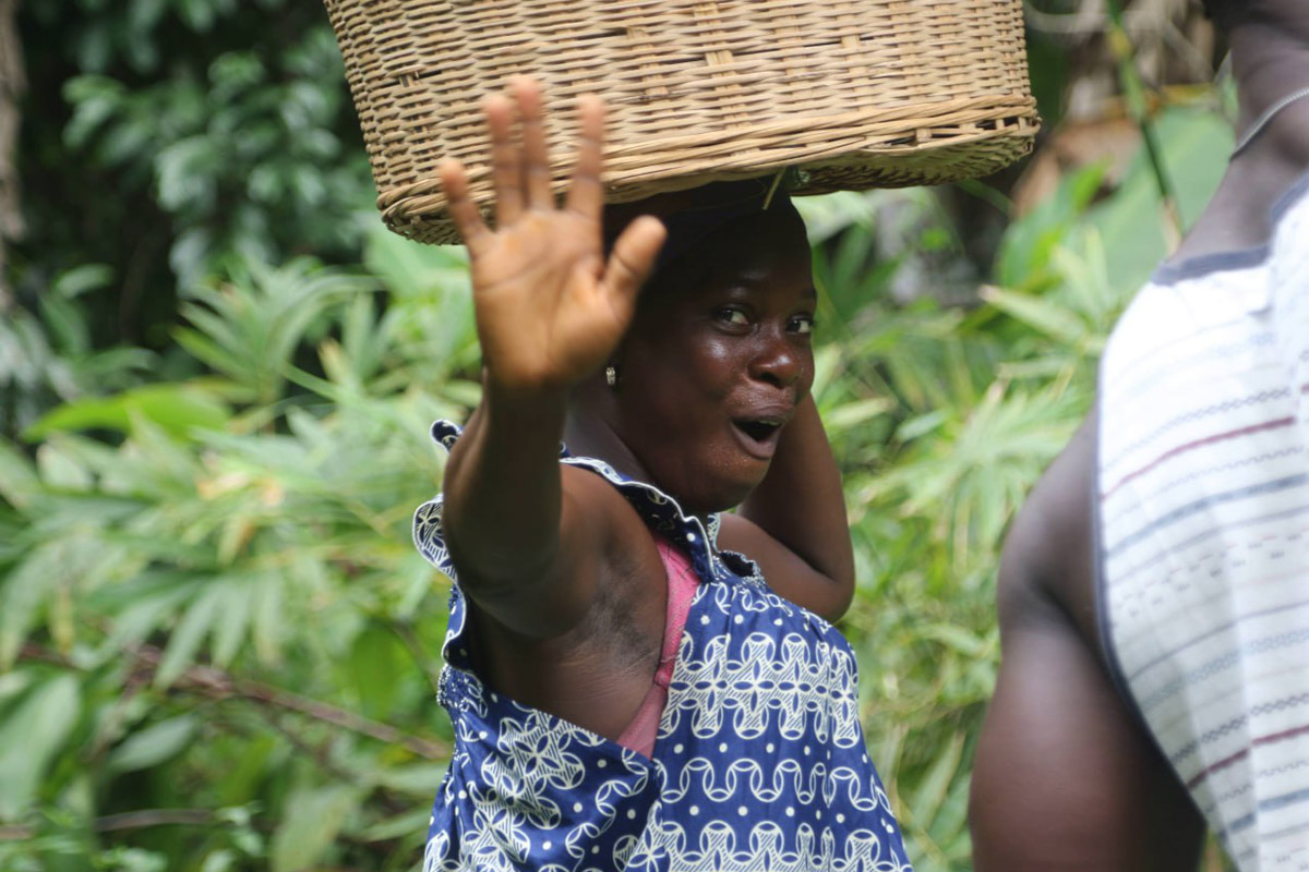 Туда, где Андрей Дубровский прожил три месяца, толпы туристов не текут. Да и сам владимирец отправился в Западную Африку не в статусе отдыхающего. Свое рабочее турне по Того и Бенину путешественник сравнивает с экспедицией из бумажных тревел-журналов вроде Geo и «Вокруг света». Всё вышло очень натурально и, конечно, не без трудностей.