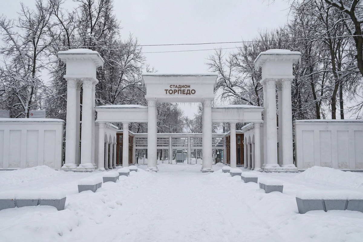 Как пел Юрий Антонов, «мечта сбывается и не сбывается». В случае большинства многообещающих городских проектов она исполниться не успела, но нейродизайнер Анастасия Якимова при помощи ИИ визуализировала для «Ключ-Медиа» идеальный Владимир. Мы представили, каким бы он мог встретить 2026 год, реализуй город все долгосрочные инициативы.