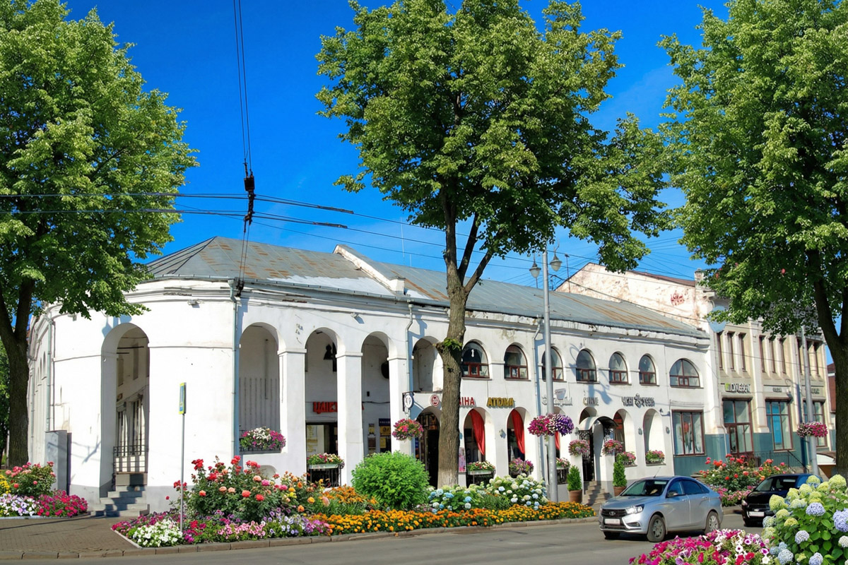 Как пел Юрий Антонов, «мечта сбывается и не сбывается». В случае большинства многообещающих городских проектов она исполниться не успела, но нейродизайнер Анастасия Якимова при помощи ИИ визуализировала для «Ключ-Медиа» идеальный Владимир. Мы представили, каким бы он мог встретить 2026 год, реализуй город все долгосрочные инициативы.