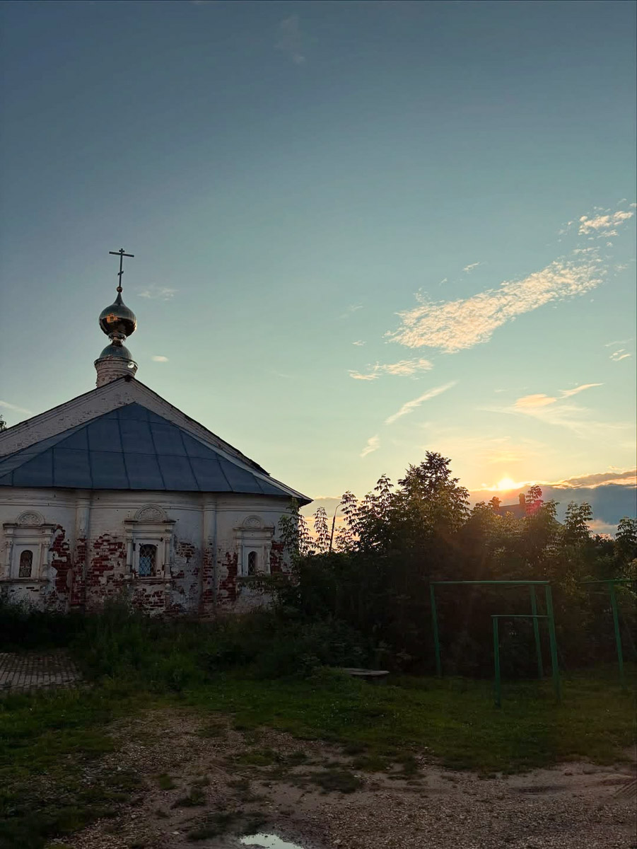 Карту легендарного маршрута «Золотое кольцо России» дополнили новыми точками. Если раньше от 33-го региона на ней значились только Владимир и Суздаль, то теперь мест, которые потенциально могут заинтересовать путешественников, их стало на 11 больше. Но поможет ли это поднять туристический поток? 