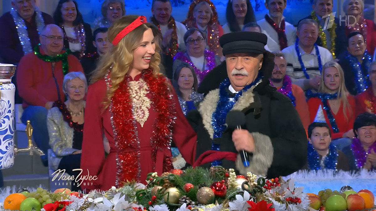 Ольга Мирошниченко победила в новогоднем выпуске шоу «Поле чудес» и вернулась домой с целой горой подарков. Правда, и сама она приехала на шоу не с пустыми руками. Неизменному ведущему передачи Леониду Якубовичу девушка подарила зимний тулуп извозчика своего супруга.