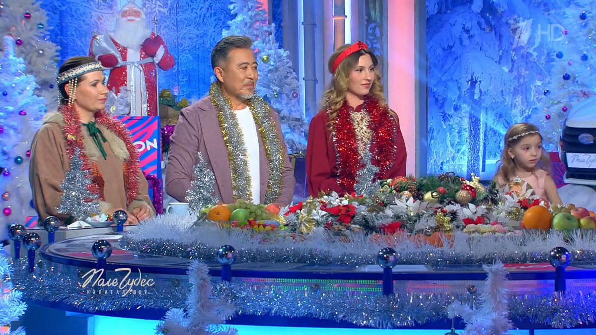 Ольга Мирошниченко победила в новогоднем выпуске шоу «Поле чудес» и вернулась домой с целой горой подарков. Правда, и сама она приехала на шоу не с пустыми руками. Неизменному ведущему передачи Леониду Якубовичу девушка подарила зимний тулуп извозчика своего супруга.