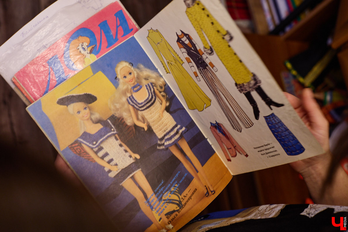 Играть в куклы можно в любом возрасте. Впрочем, зрелые люди ищут в таком хобби нечто большее. Например, Ольга Куликова не только собирает Барби, которых набралось несколько сотен. Она создала домашний музей национальных костюмов в миниатюре. О собранных ею образах и коллекции в целом стилист поведала нашему изданию.