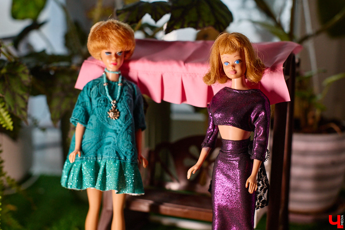 Играть в куклы можно в любом возрасте. Впрочем, зрелые люди ищут в таком хобби нечто большее. Например, Ольга Куликова не только собирает Барби, которых набралось несколько сотен. Она создала домашний музей национальных костюмов в миниатюре. О собранных ею образах и коллекции в целом стилист поведала нашему изданию.