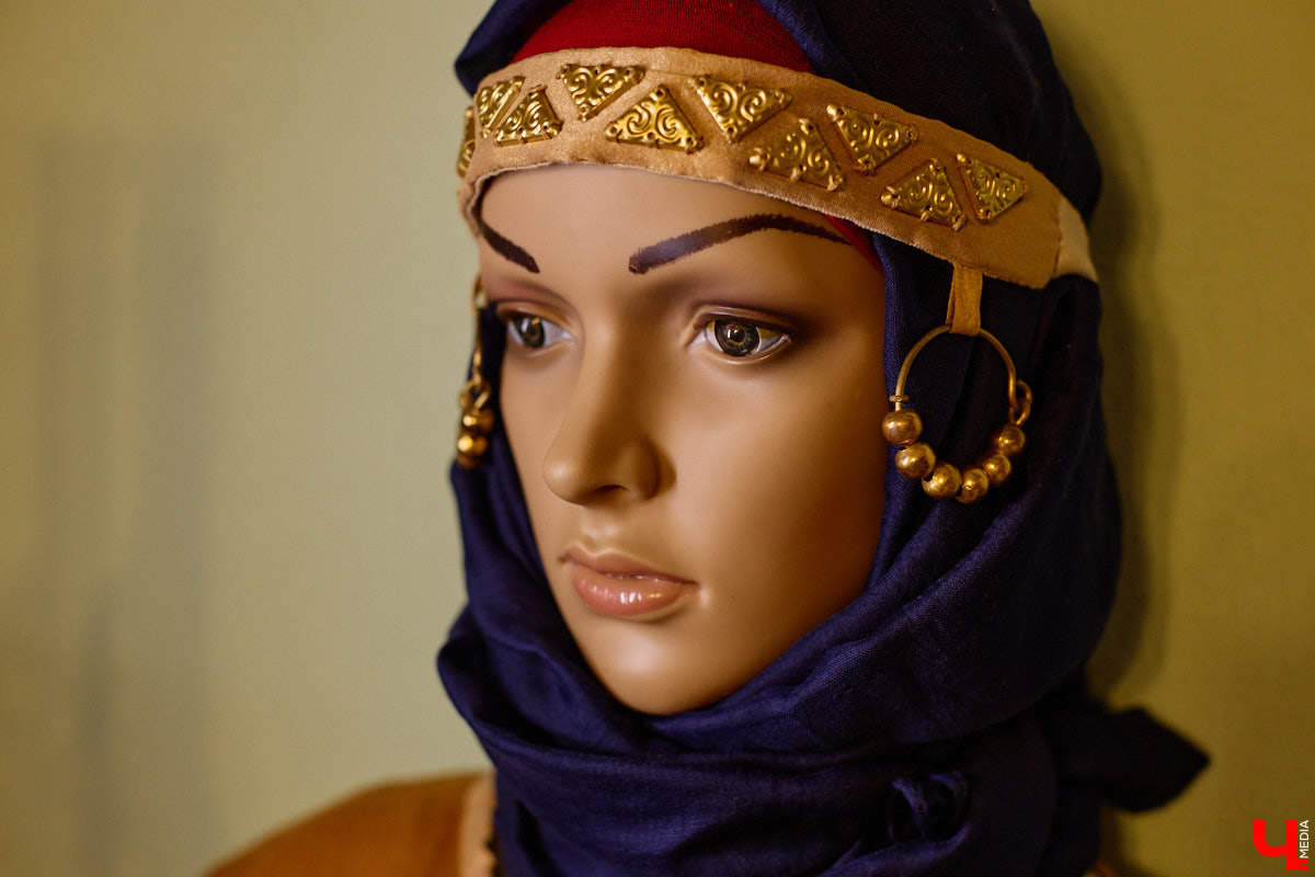 Играть в куклы можно в любом возрасте. Впрочем, зрелые люди ищут в таком хобби нечто большее. Например, Ольга Куликова не только собирает Барби, которых набралось несколько сотен. Она создала домашний музей национальных костюмов в миниатюре. О собранных ею образах и коллекции в целом стилист поведала нашему изданию.