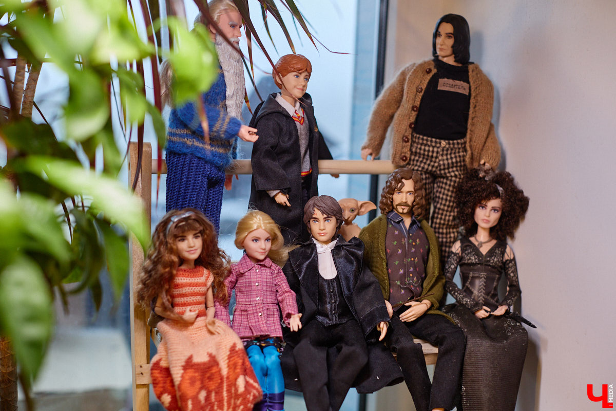 Играть в куклы можно в любом возрасте. Впрочем, зрелые люди ищут в таком хобби нечто большее. Например, Ольга Куликова не только собирает Барби, которых набралось несколько сотен. Она создала домашний музей национальных костюмов в миниатюре. О собранных ею образах и коллекции в целом стилист поведала нашему изданию.