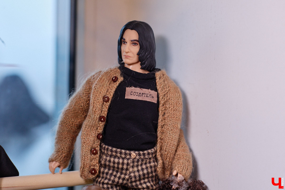 Играть в куклы можно в любом возрасте. Впрочем, зрелые люди ищут в таком хобби нечто большее. Например, Ольга Куликова не только собирает Барби, которых набралось несколько сотен. Она создала домашний музей национальных костюмов в миниатюре. О собранных ею образах и коллекции в целом стилист поведала нашему изданию.