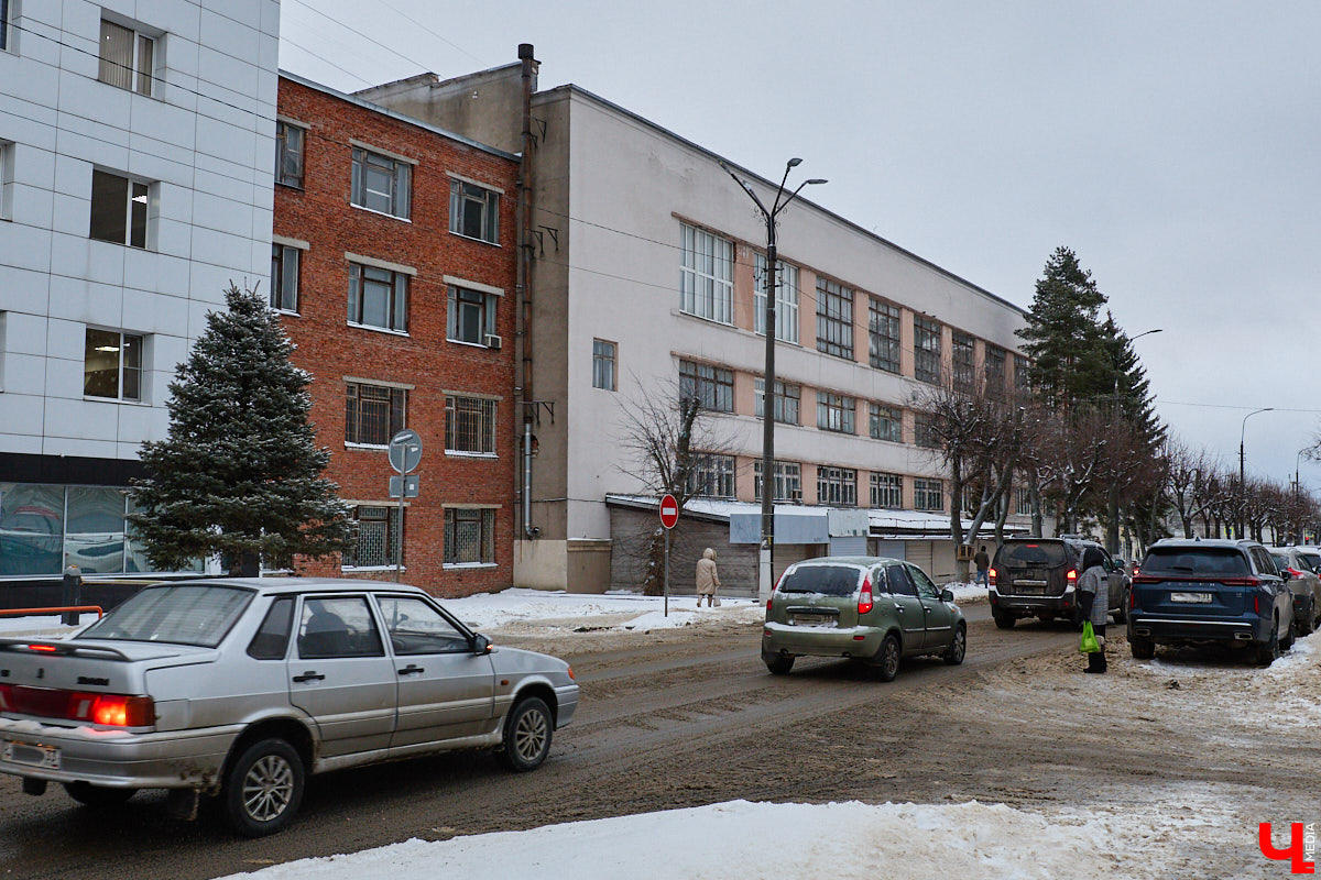 Лагерь немецких военнопленных, Собачий поселок, народные «сталинки», ВДНХ, парк им. 850-летия, Экспоцентр, школа № 8 — что между ними общего? Так или иначе все эти разнородные объекты связаны с одним из самых молодых советских заводов во Владимире — нынешним «Электроприбором».