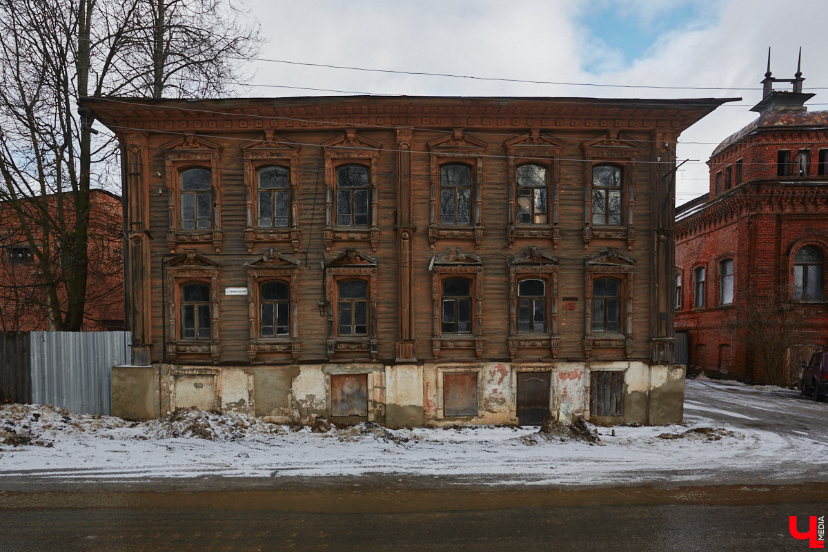 Мстёра стала частью маршрута «Золотое кольцо России», но работы в поселке непочатый край. Спасти ряд памятников архитектуры взялся филантроп Федор Савинцев. Однако за несколько лет его проект перерос в эпопею, которой не видно края. Впрочем, москвич не сдается и вносит вклад в развитие живописного края.