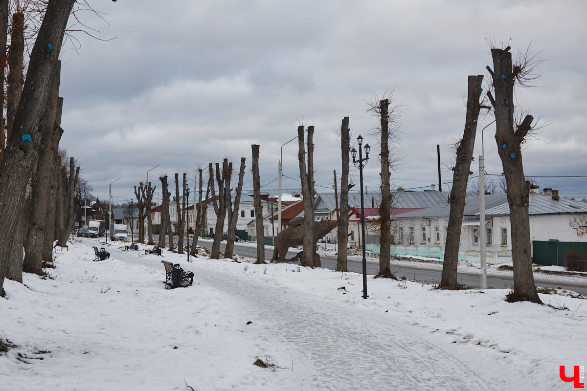 Мстёра стала частью маршрута «Золотое кольцо России», но работы в поселке непочатый край. Спасти ряд памятников архитектуры взялся филантроп Федор Савинцев. Однако за несколько лет его проект перерос в эпопею, которой не видно края. Впрочем, москвич не сдается и вносит вклад в развитие живописного края.