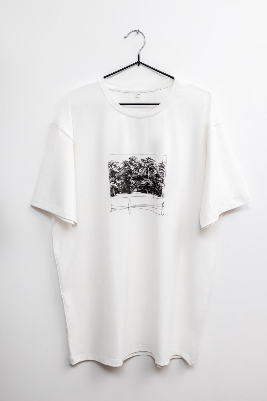 Приятно увидеть региональные мотивы на вещах прикладного характера: частичка родной земли всегда с тобой. Дизайнеры продолжают вдохновляться наследием Владимиро-Суздальского края и выпускать актуальные для современной жизни коллекции с местным колоритом. «Ключ-Медиа» собрал интересные художественные концепции, напоминающие о нашем культурном прошлом.