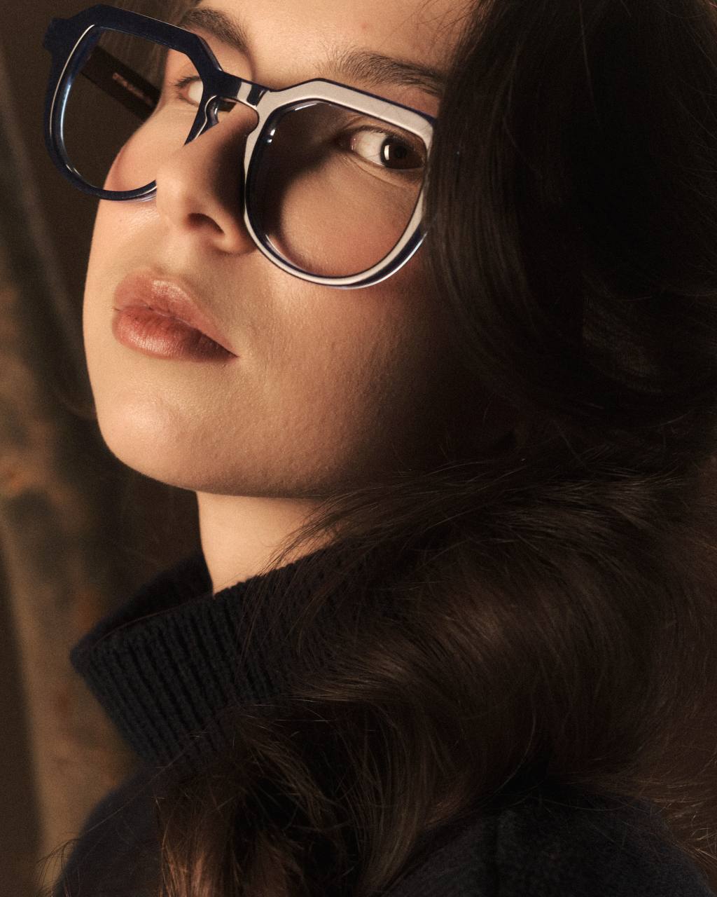 Приятно увидеть региональные мотивы на вещах прикладного характера: частичка родной земли всегда с тобой. Дизайнеры продолжают вдохновляться наследием Владимиро-Суздальского края и выпускать актуальные для современной жизни коллекции с местным колоритом. «Ключ-Медиа» собрал интересные художественные концепции, напоминающие о нашем культурном прошлом.