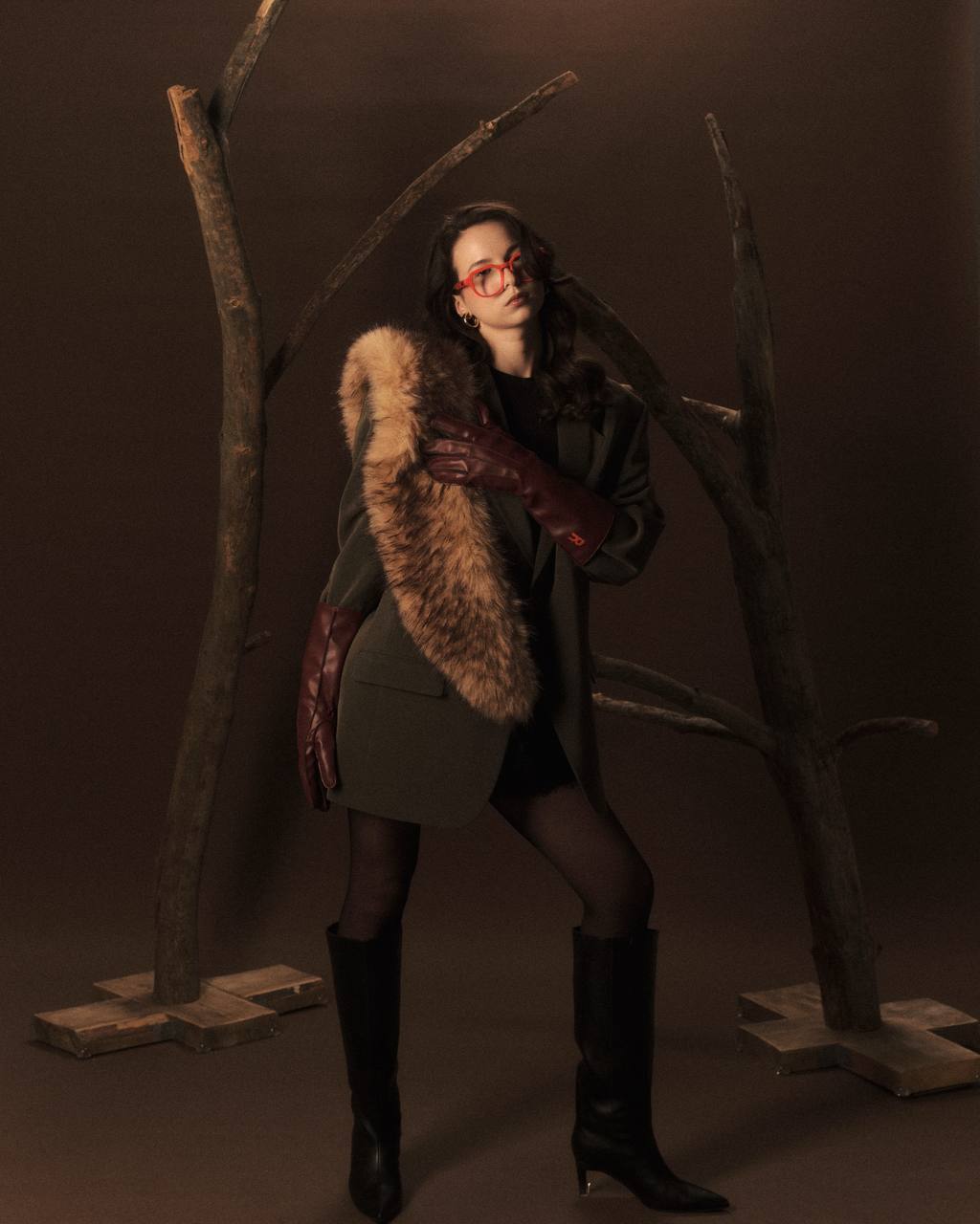 Приятно увидеть региональные мотивы на вещах прикладного характера: частичка родной земли всегда с тобой. Дизайнеры продолжают вдохновляться наследием Владимиро-Суздальского края и выпускать актуальные для современной жизни коллекции с местным колоритом. «Ключ-Медиа» собрал интересные художественные концепции, напоминающие о нашем культурном прошлом.