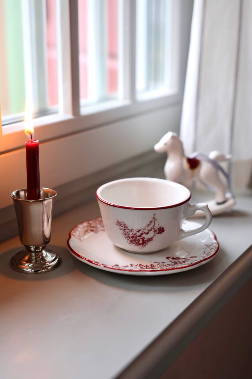 Приятно увидеть региональные мотивы на вещах прикладного характера: частичка родной земли всегда с тобой. Дизайнеры продолжают вдохновляться наследием Владимиро-Суздальского края и выпускать актуальные для современной жизни коллекции с местным колоритом. «Ключ-Медиа» собрал интересные художественные концепции, напоминающие о нашем культурном прошлом.