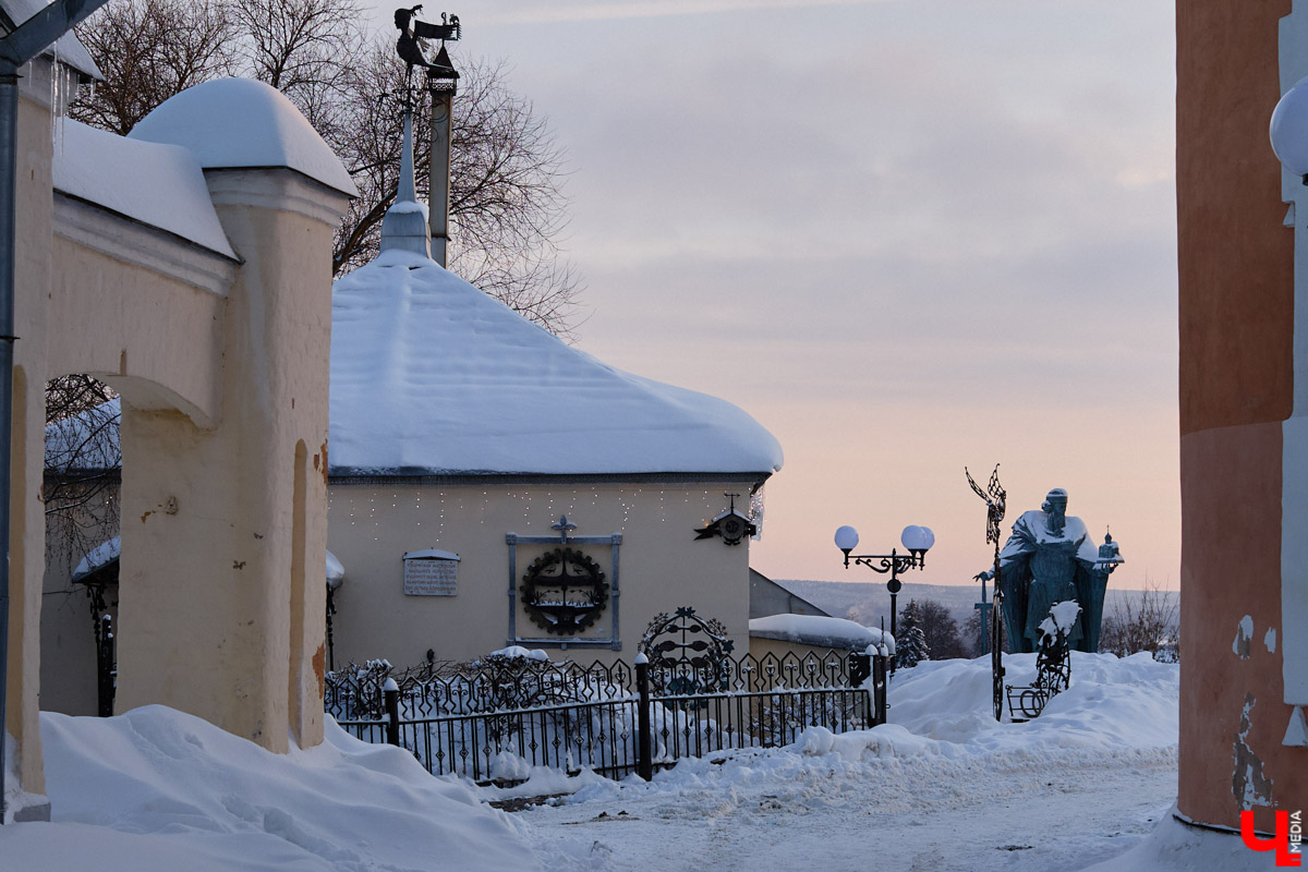Несмотря на то что минувшая крещенская ночь выдалась куда холоднее прошлогодней, теплый атмосферный фронт смиловался и смягчил стужу. Метеоспециалисты предполагают, что по суровости ее переплюнут федосеевские морозы, идущие следом согласно народному календарю.