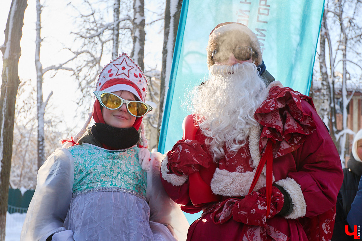 Во Владимире прошел традиционный забег Дедов Морозов и Снегурочек, а также других персонажей из мира фэнтези. Не испугал участников карнавала даже крепкий мороз. Желающие продемонстрировать свою скорость и оригинальные костюмы собрались в Центральном парке. Все лучшие образы — в нашем фоторепортаже!