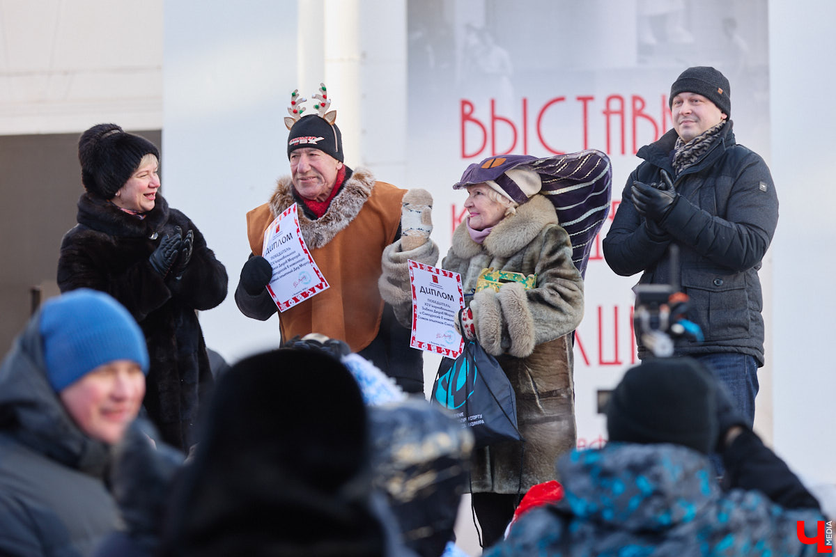 Во Владимире прошел традиционный забег Дедов Морозов и Снегурочек, а также других персонажей из мира фэнтези. Не испугал участников карнавала даже крепкий мороз. Желающие продемонстрировать свою скорость и оригинальные костюмы собрались в Центральном парке. Все лучшие образы — в нашем фоторепортаже!