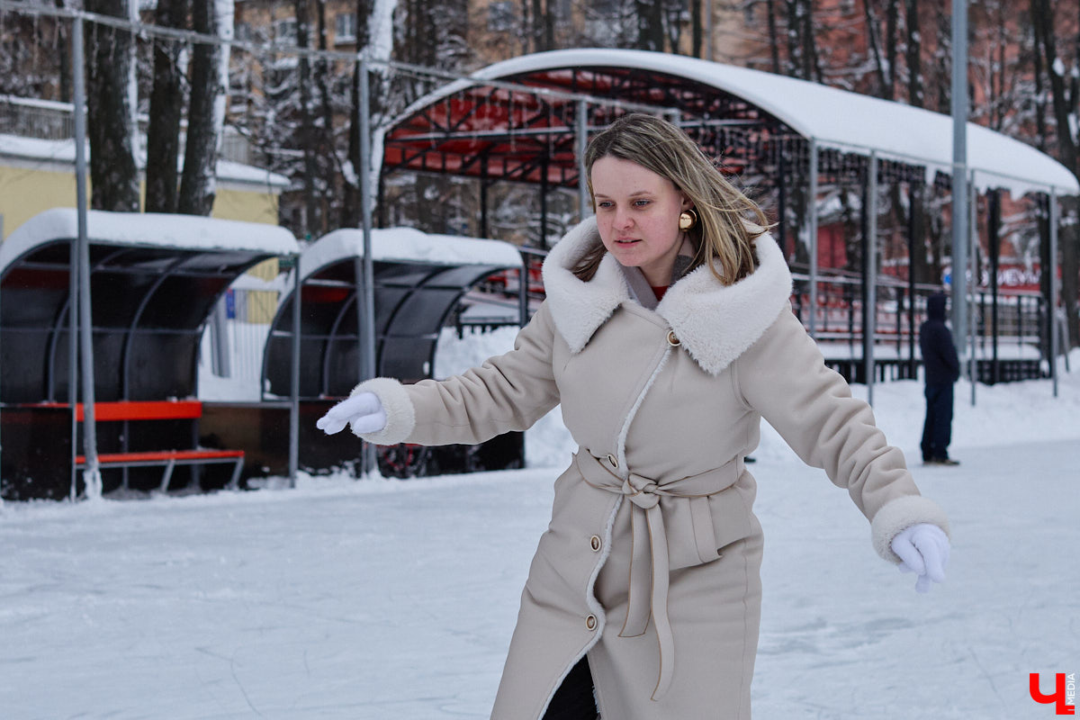 Хотите получить заряд энергии и   хорошего настроения   — отправляйтесь на   каток! Благо в   городе их   немало. Определить лучший   — задачка со   звездочкой, а   вот проверить главные из   них: в   Центральном парке, на   Пушкинском бульваре и   стадионе «Лыбедь»   — нам вполне под силу. Поехали!