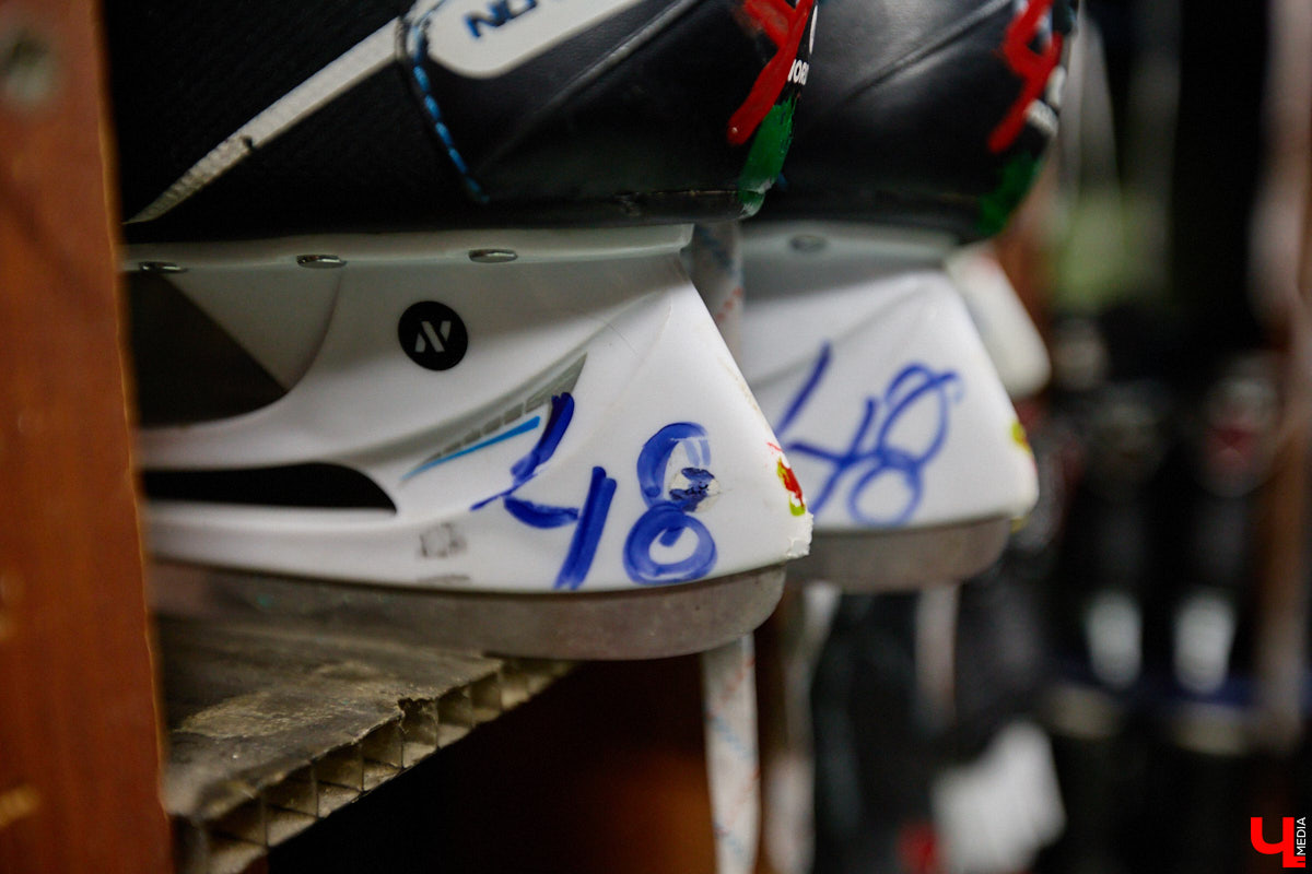 Хотите получить заряд энергии и   хорошего настроения   — отправляйтесь на   каток! Благо в   городе их   немало. Определить лучший   — задачка со   звездочкой, а   вот проверить главные из   них: в   Центральном парке, на   Пушкинском бульваре и   стадионе «Лыбедь»   — нам вполне под силу. Поехали!