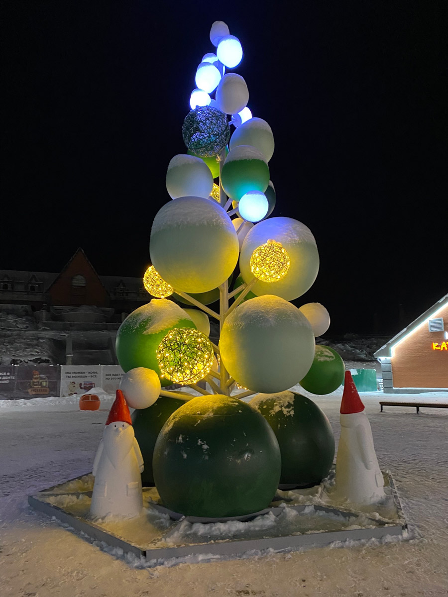 Заснеженный лес, бурлящие водопады цвета колы, калитки с ягодами, живописный мраморный каньон горного парка «Рускеала», белая Ладога и студеная Онега. Все эти чудеса щедро дарит сказочная Карелия, куда из Владимира вполне можно сгонять на пару дней.