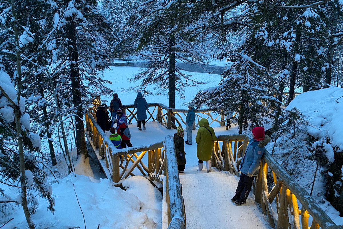 Заснеженный лес, бурлящие водопады цвета колы, калитки с ягодами, живописный мраморный каньон горного парка «Рускеала», белая Ладога и студеная Онега. Все эти чудеса щедро дарит сказочная Карелия, куда из Владимира вполне можно сгонять на пару дней.