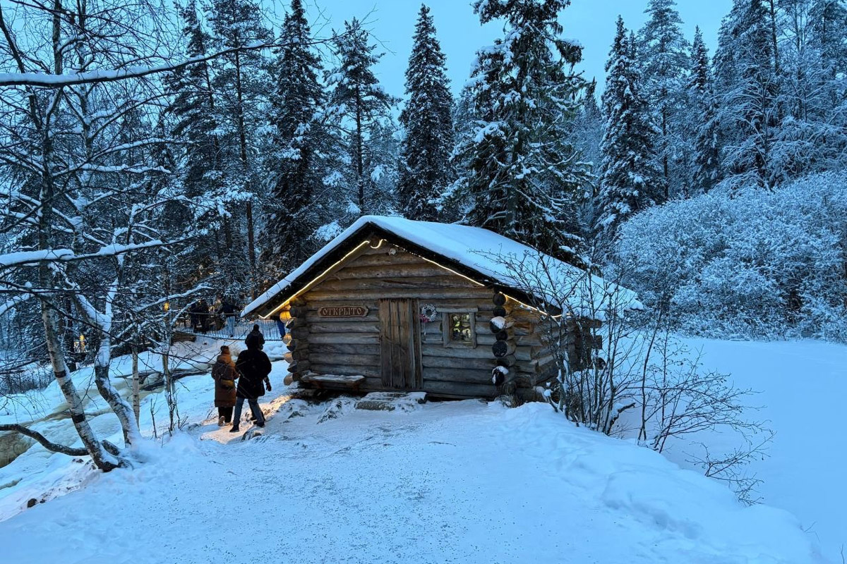 Заснеженный лес, бурлящие водопады цвета колы, калитки с ягодами, живописный мраморный каньон горного парка «Рускеала», белая Ладога и студеная Онега. Все эти чудеса щедро дарит сказочная Карелия, куда из Владимира вполне можно сгонять на пару дней.