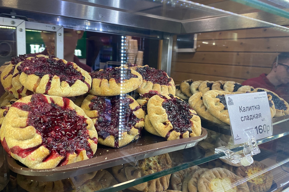 Заснеженный лес, бурлящие водопады цвета колы, калитки с ягодами, живописный мраморный каньон горного парка «Рускеала», белая Ладога и студеная Онега. Все эти чудеса щедро дарит сказочная Карелия, куда из Владимира вполне можно сгонять на пару дней.