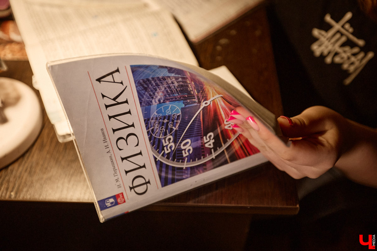 Говорят, настоящие герои не носят плащей. Лилия Сапун воспитывает семерых детей без всякой суперсилы. Впрочем, большое любящее сердце, может, и поважнее сверхзвуковой скорости или испепеляющего взгляда. Тем более в этой истории имеет место и еще одно чудо: детки у нашей героини появились после шести лет борьбы с бесплодием.