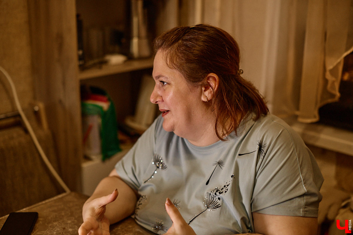 Говорят, настоящие герои не носят плащей. Лилия Сапун воспитывает семерых детей без всякой суперсилы. Впрочем, большое любящее сердце, может, и поважнее сверхзвуковой скорости или испепеляющего взгляда. Тем более в этой истории имеет место и еще одно чудо: детки у нашей героини появились после шести лет борьбы с бесплодием.