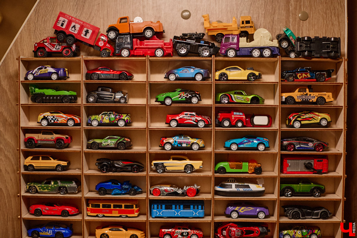 Говорят, настоящие герои не носят плащей. Лилия Сапун воспитывает семерых детей без всякой суперсилы. Впрочем, большое любящее сердце, может, и поважнее сверхзвуковой скорости или испепеляющего взгляда. Тем более в этой истории имеет место и еще одно чудо: детки у нашей героини появились после шести лет борьбы с бесплодием.