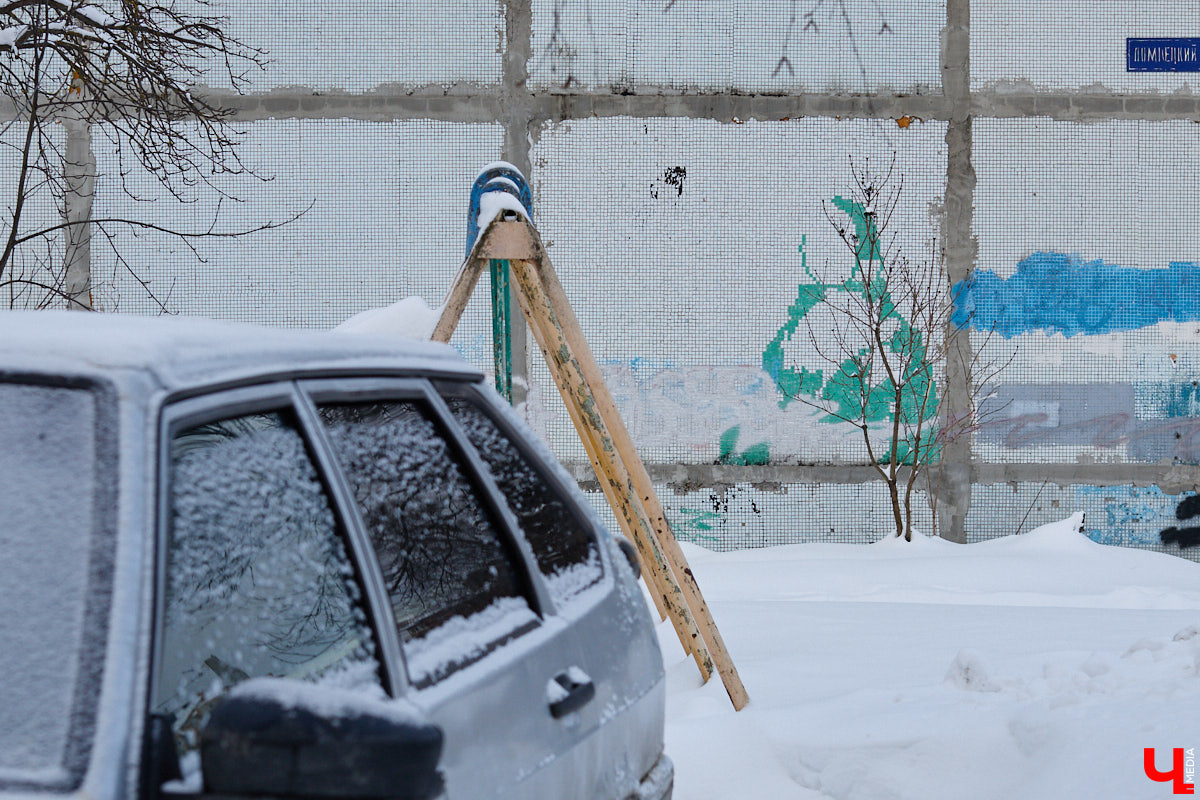 Собранные из цветных элементов мозаичные панно, а также другие эффектные композиции во Владимире повсюду. Но есть среди них и неочевидные сюжеты, поиск которых представляет собой квест. Сегодня мы рассмотрим несколько «секретных» архитектурных деталей, достойных внимания.